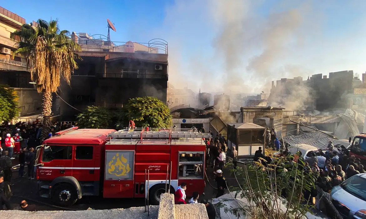 Israel mantém ataques à Gaza, e Hamas reafirma compromisso com acordo