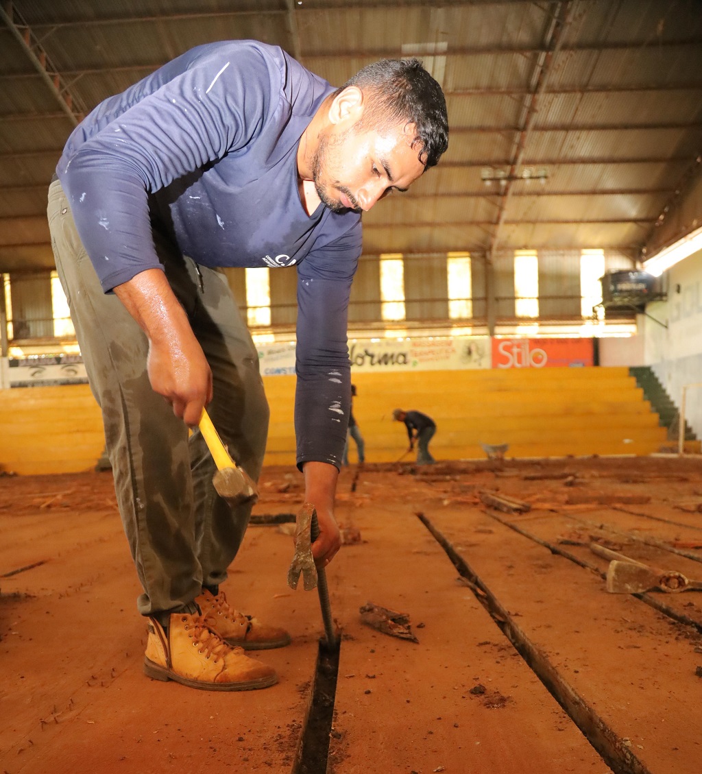 Prefeitura está reformando Ginásio Poliesportivo do distrito de Nova Itamarati